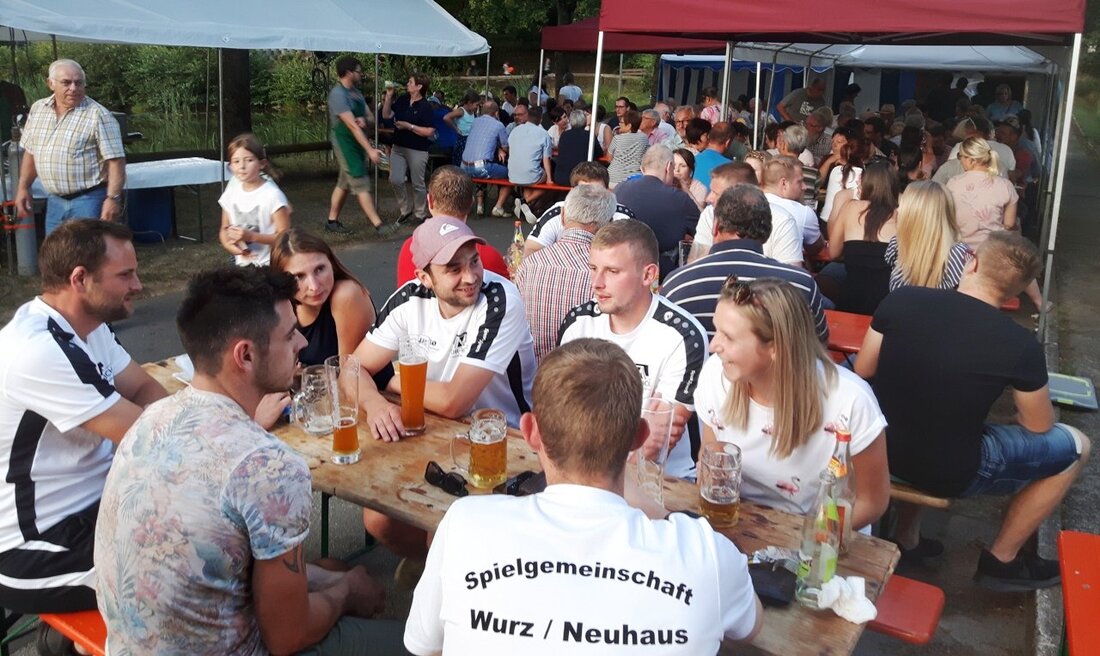 Wurz. Das Seefest der Siedlergemeinschaft Wurz war wieder bis auf den letzten Platz gefüllt. Von Tom Kreuzer Als besonderes Schmankerl war der Dotsch wieder schnell ausverkauft. Doch auch mit anderen [&hellip;]