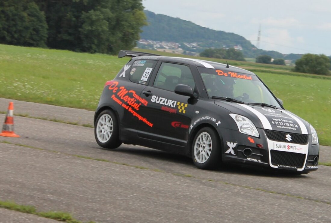 Speichersdorf. Sven Seidel erreichte bei dem 9. Flugplatz-Slalom auf dem Rosenthal-Airfield den Gesamtrang zwei hinter Michael Götz. Luis Sollfrank siegte deutlich in seiner Klasse mit einem Suzuki Swift.