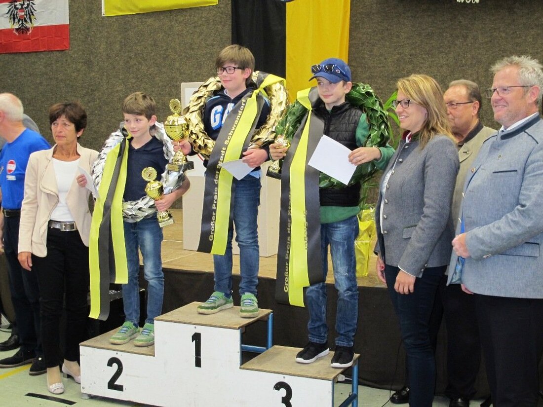 Etzenricht. „Die Letzten werden die Ersten sein“ – Überraschend bewahrheitet hat sich diese Redewendung beim Seifenkistenrennen um den Großen Preis der Stadt Schwandorf: Die Etzenrichter Brüder Maximilian und Korbinian Seiler [&hellip;]