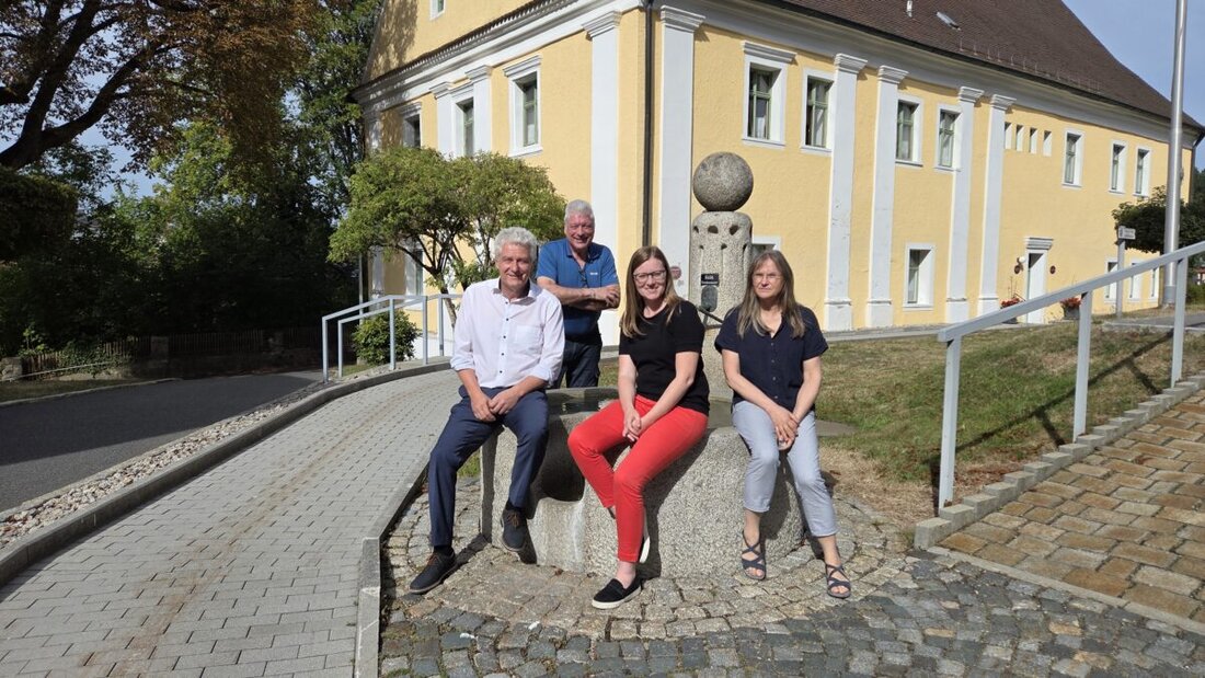Floß. MdL Nicole Bäumler besuchte Bürgermeister Robert Lindner und informierte sich über Energieprojekte und Katastrophenschutz. Trotz vier Millionen Euro für Wasser und Abwasser fehlen der Gemeinde rund 800.000 Euro Fördermittel.