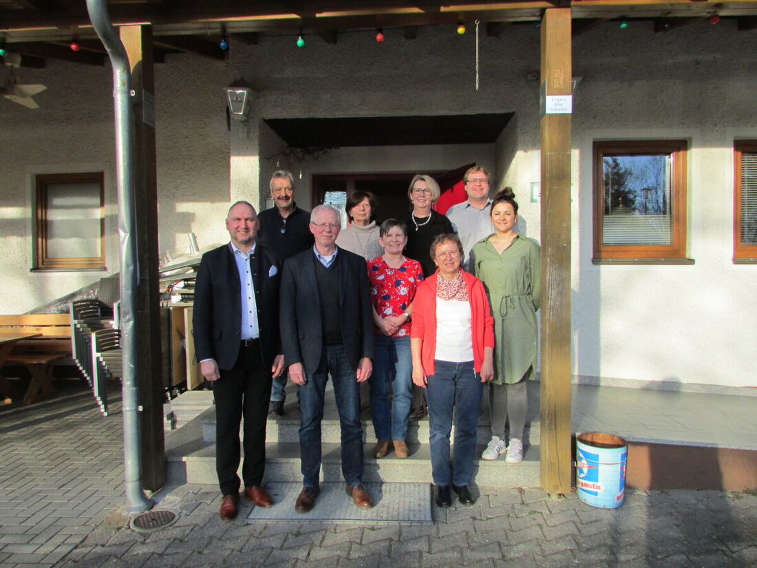 Mantel. Die 99. Generalversammlung der Selbsthilfe Mantel war sehr gut besucht, trotz mehr Sterbefällen als Neuaufnahmen im letzten Jahr. Kriminalhauptkommissar Dieter Melzner warnte in einem Vortrag vor Trickbetrügern und gab wichtige Sicherheitstipps.