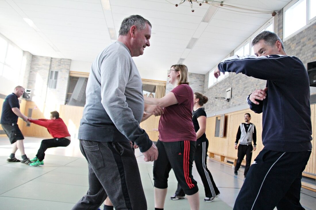 Eschenbach. Immer wieder müssen sich Retter nicht nur mit Notfällen, sondern auch mit aggressiven Patienten oder Gaffern herumschlagen. Dazu gehören verbale Beschimpfungen bis hin zu körperlicher Gewalt. Die Feuerwehr Eschenbach [&hellip;]