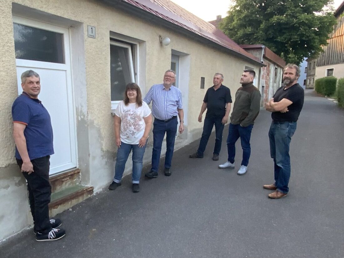 Oberbibrach. Der Verein „selwa g‘macht“ wächst auf 38 Mitglieder und verbessert Infrastruktur sowie Veranstaltungen. Neuwahlen kreieren frische Vorstandschaft und kündigen Renovierungen sowie Engagement im Kinderferienprogramm an.