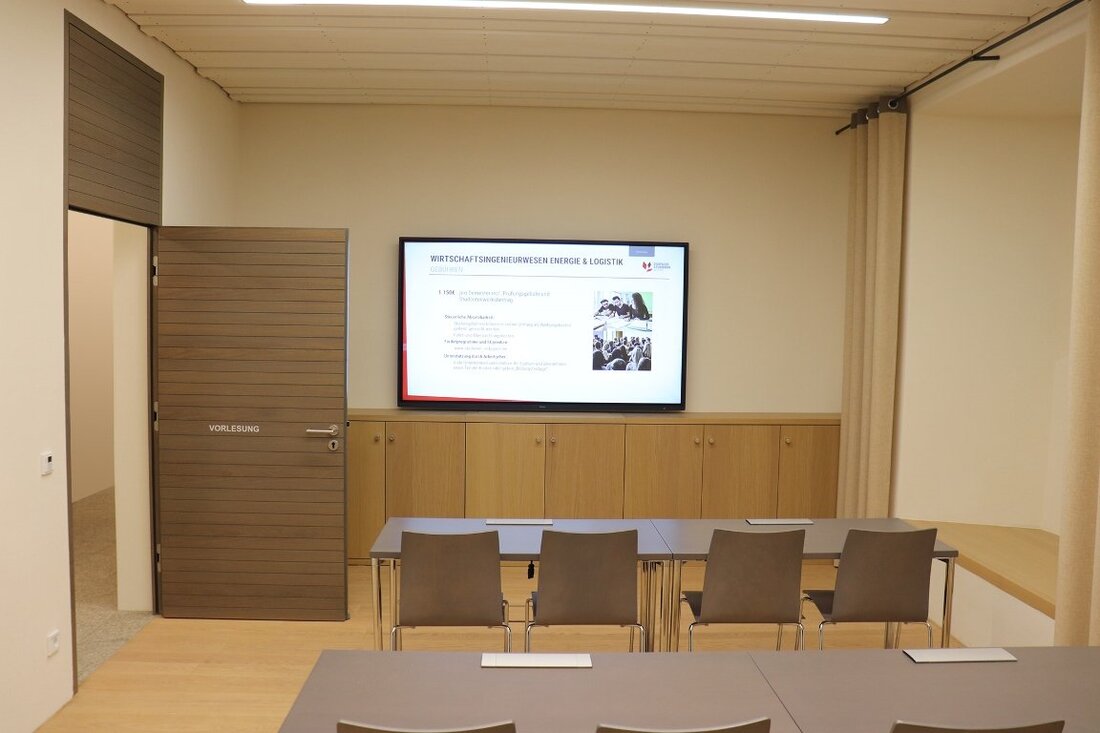 Tirschenreuth. Die Hochschule Landshut belegt im bundesweiten Vergleich wieder einen Spitzenplatz für Wirtschaftsingenieurwesen – wie gut, dass Studenten das direkt in Tirschenreuth studieren können.  Erneut gehören die Studiengänge des Wirtschaftsingenieurwesens [&hellip;]