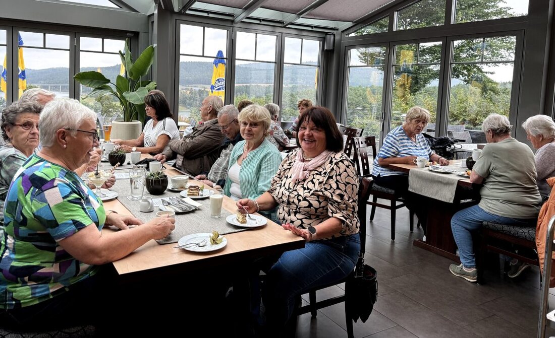 Rothenstadt. Die Seniorengruppe St. Marien aus Rothenstadt erlebte einen angenehmen Tag in Bodenwöhr und besuchte das Schwarzachtaler Heimatmuseum in Neunburg v. W..