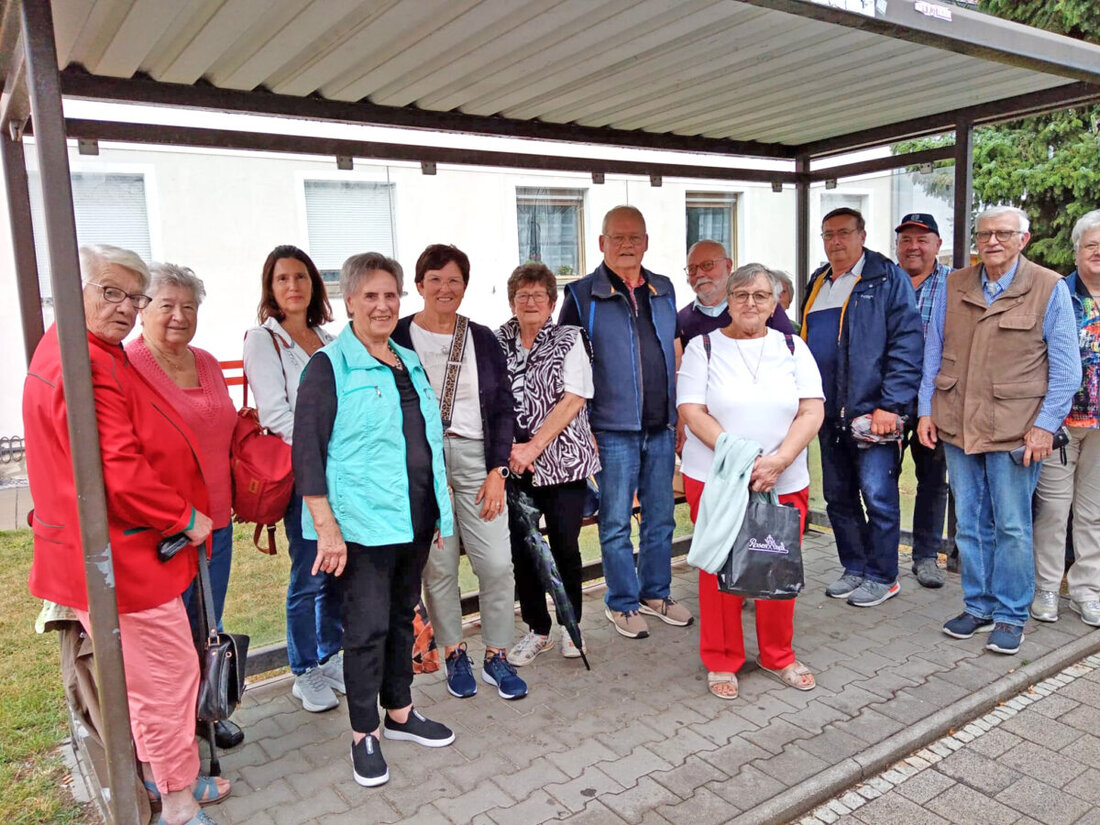 Maxhütte-Haidhof. Knapp 50 Seniorinnen und Senioren besuchten Ende August das Porzellanikon in Selb, nahmen an einer Führung teil und machten Halt im Rosenthal Outlet.