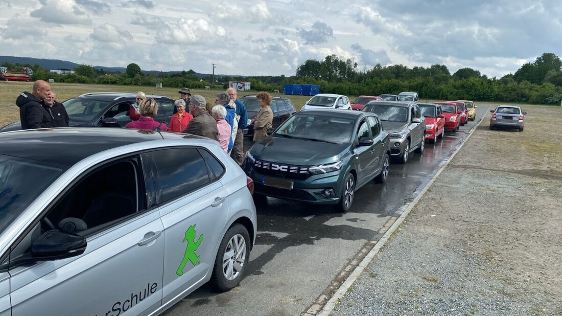 Weiden. Ein Senioren-Fahrfertigkeitstraining "Sicher am Lenkrad" fand in Kooperation mit dem Maria-Seltmann-Haus große Resonanz. Das Training, geleitet von Matthias Kastner und Werner Klüher, stärkte die Fahrkompetenz der Teilnehmer.