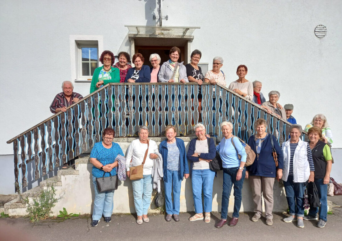 Maxhütte-Haidhof. Ende Juli wanderten Senioren zur St. Georgimühle in Schirndorf, organisiert vom Seniorenbeirat der Stadt. Trotz unbeständigem Wetter verbrachte die 30-köpfige Gruppe einen geselligen Nachmittag bei einer Brotzeit.