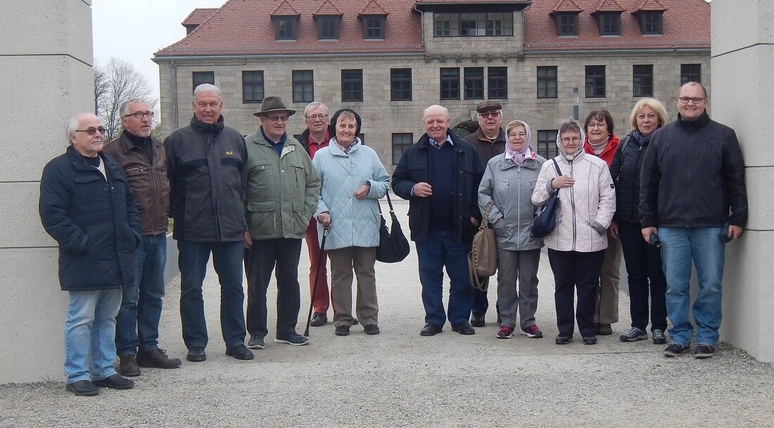 Windischeschenbach/Flossenbürg. Die Seniorenbeauftragten der Städte, Märkte und Gemeinden im Landkreis Tirschenreuth unternahmen eine Fahrt nach Windischeschenbach und Flossenbürg, organisiert von der Seniorenfachstelle im Landratsamt Tirschenreuth. 15 Teilnehmer erlebten einen abwechslungsreichen und [&hellip;]