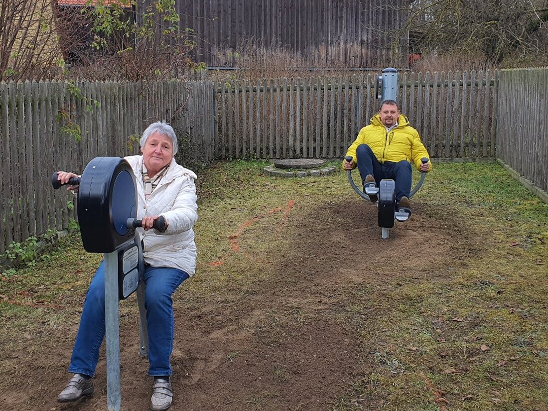 Störnstein. Für die Seniorenbeauftragte ist es ein Weihnachtsgeschenk. Vor zwei Jahren hatte Johanna Ludwig angeregt, Outdoor-Fitnessgeräte für Erwachsene aufzustellen. Dieser Tage wurden die mit Fördermitteln angeschafften Geräte installiert. Von Gabi [&hellip;]