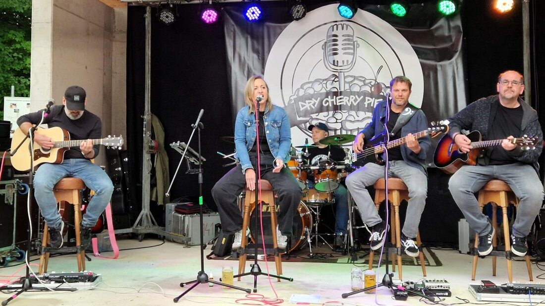 Altenstadt/WN. Am Dienstag, 14. Juli, ab 19 Uhr, rockt die Band DRY CHERRY PIE bei voraussichtlich bestem Wetter auf der Altenstädter Piazza.