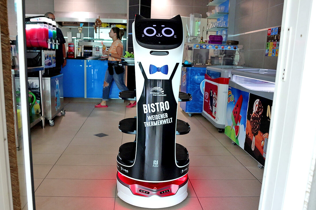 Weiden. Ein neuer Hilfskellner, der eine beachtliche Menge an Kilometern am Tag zurücklegt, ist in die Weidener Thermenwelt eingezogen. Dieser erregt großes Aufsehen von den Gästen. 