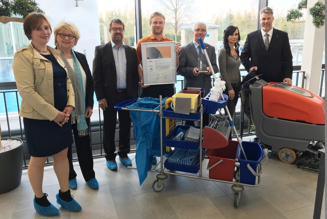 Neualbenreuth. Nicht nur die Wasserqualität muss einwandfrei sein: Schwimmbäder unterliegen in Deutschland ganz besonderen Hygienebestimmungen. Schließlich gilt es, Krankheitserregern wie Viren, Bakterien oder Pilzen, die sich im feucht-warmen Klima der Bäder besonders wohlfühlen, vorzubeugen. [&hellip;]