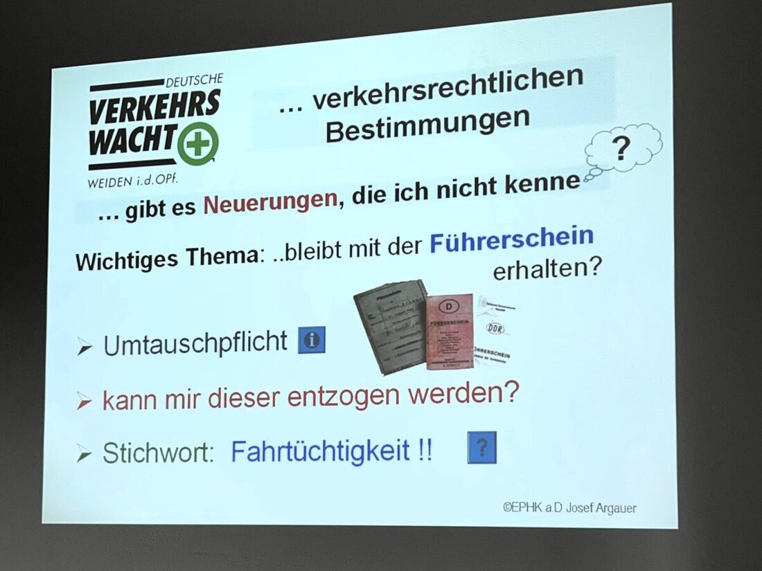 Weiden. Josef Argauer, Geschäftsführer der Ortsverkehrswacht, betonte in der Ver.di Seniorenversammlung die Bedeutung von Fahrsicherheitstrainings und rücksichtsvoller Verkehrsteilnahme. Er hob hervor, dass technische Neuerungen im Auto unterstützen, aber medizinische Aspekte und Verkehrsrecht beachtet werden müssen.