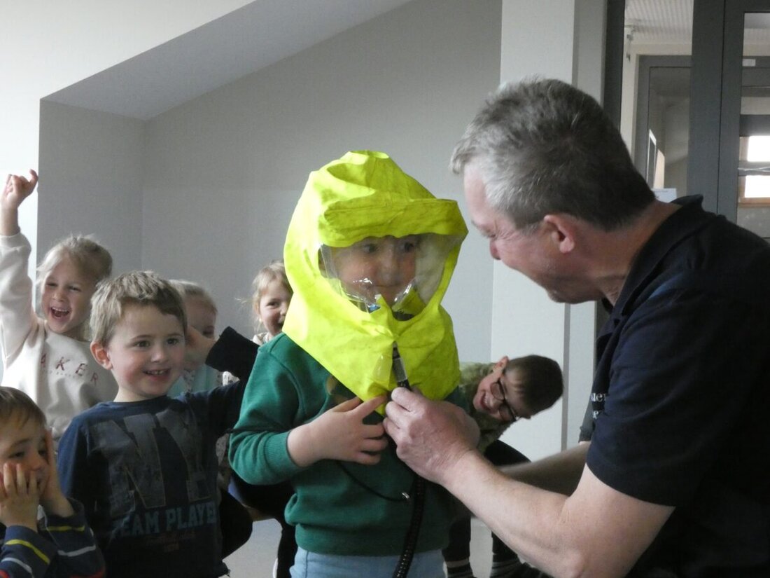 Vohenstrauß. In der Kindertagesstätte Don Bosco drehten sich zwei Projektwochen um Sicherheit: Erste Hilfe mit Notruf 112, Rettungswagen und Feuerwehr zum Anfassen. Ziel: Ängste abbauen und Kinder stark fürs Helfen machen.