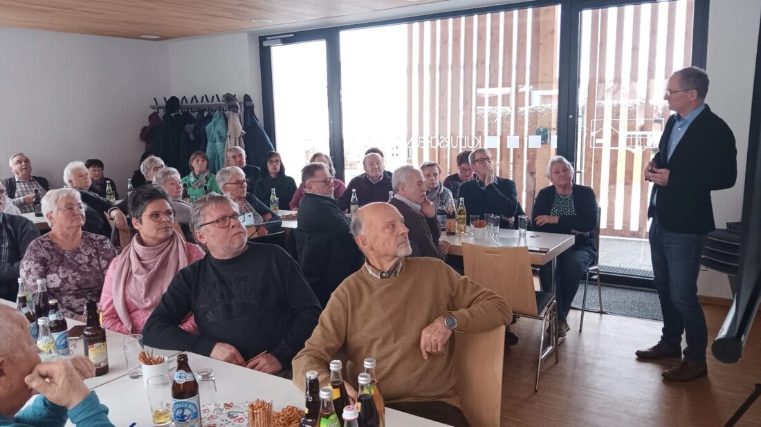 Störnstein. Dr. Christian Pohlt informierte auf Einladung der AWO über wichtige Aspekte der Patientenverfügung, Vorsorgevollmacht und das neue Notvertretungsrecht für Ehegatten. Die Notfallmappe des Landkreises Neustadt, die alle wichtigen Verfügungen beinhaltet, kann kostenlos erworben werden.