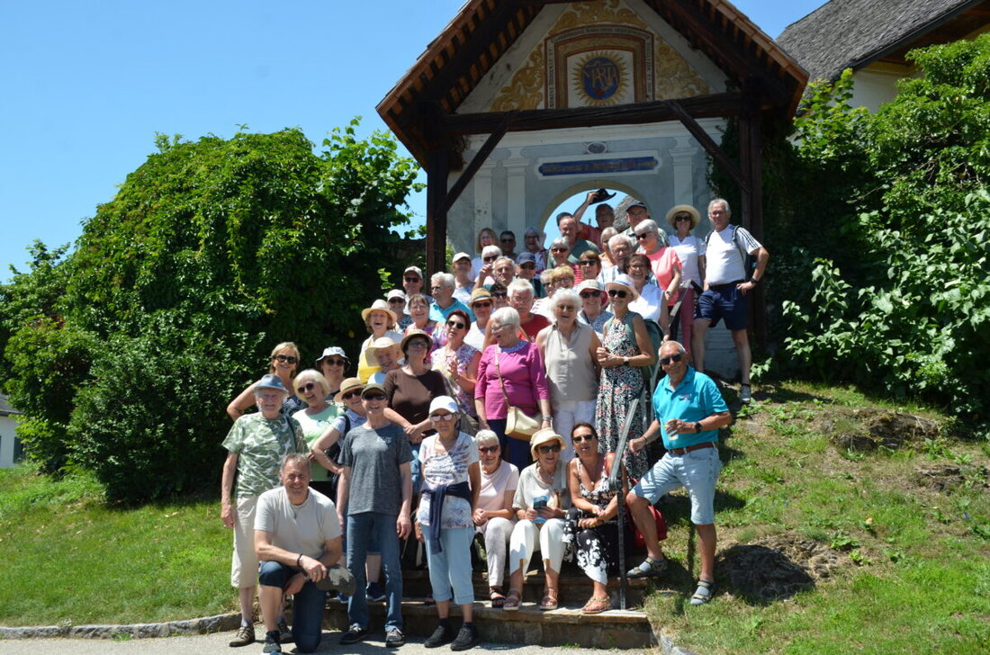 Weiherhammer. Die Siedlergemeinschaft reiste vier Tage nach Kärnten und kehrte mit vielen Eindrücken zurück. 49 Teilnehmer erlebten Klagenfurt, eine Schifffahrt nach Maria Wörth sowie Burg Hochosterwitz und Schloss Velden.