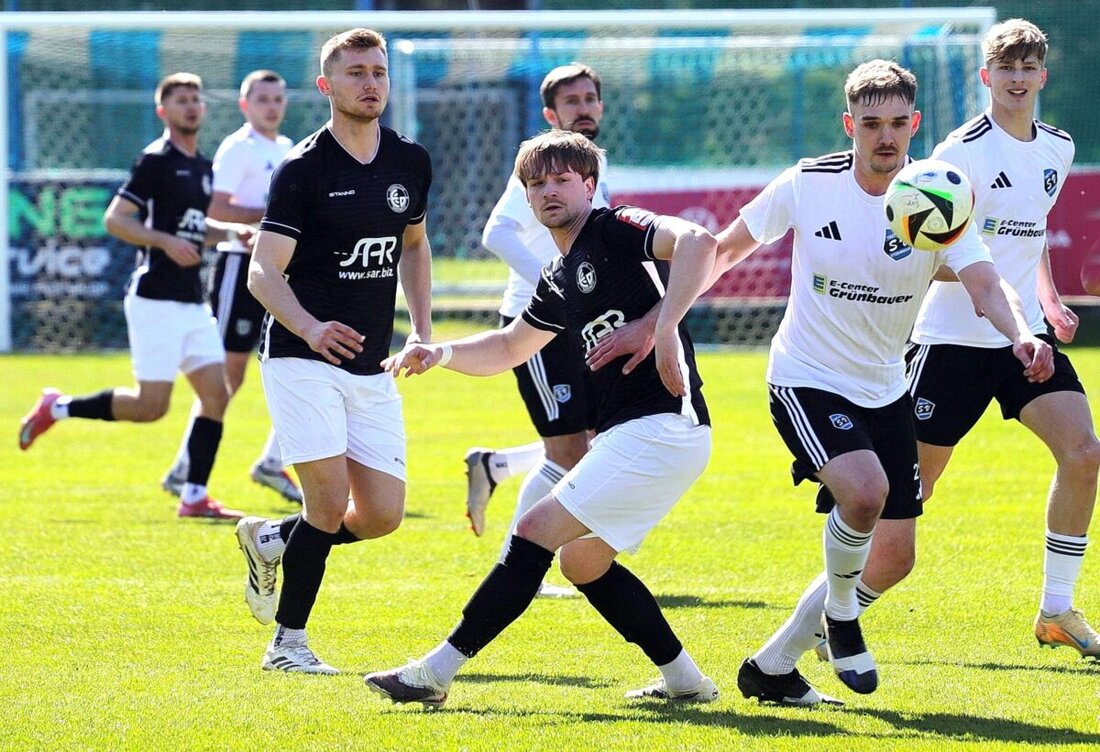 Pfreimd. Der SV Etzenricht gewinnt bei der SpVgg Pfreimd mit zwei zu null, Mirko Griesbeck und Johannes Janker treffen. Keeper Dominik Pautsch bleibt ohne Gegentor, nach drei Siegen führt Etzenricht mit TV Nabburg die Tabelle an.
