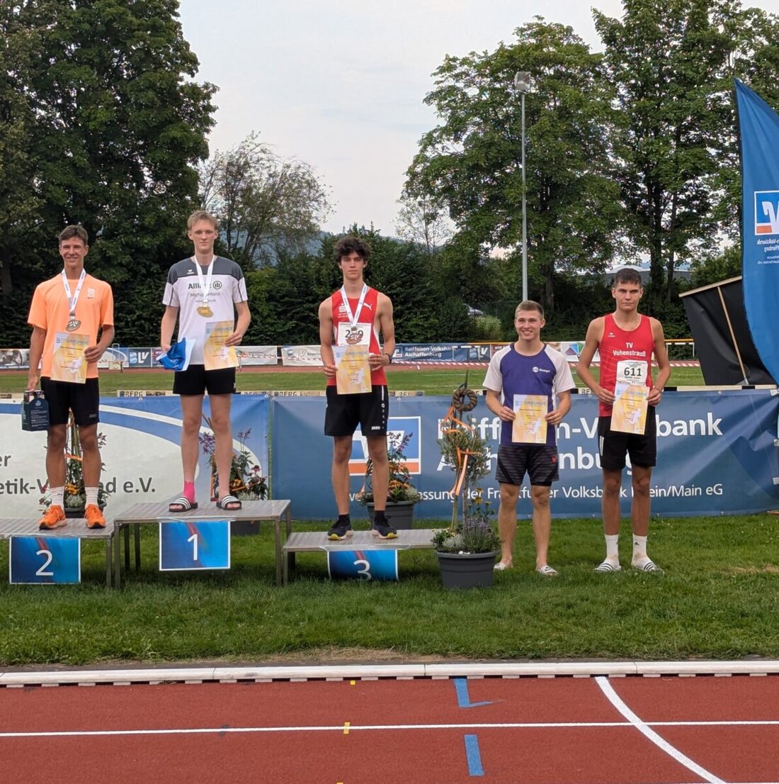 Hösbach. Julian Reindl vom TV Vohenstrauß errang bei der Bayerischen U18-Leichtathletikmeisterschaft im Weitsprung trotz Trainingsrückstand einen beeindruckenden 5. Platz. Mit einer Bestweite von 6,07 Metern übertraf er die Erwartungen deutlich.