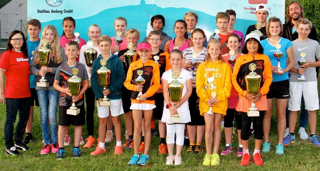 Amberg. Knappe Ergebnisse, Favoritensiege, Überraschungen sowie spannende und faire Matches – die Jugend-Bezirksmeisterschaften, die am Pfingst-Wochenende erstmals beim TC Amberg am Schanzl über die Bühne gegangen sind, haben all dies [&hellip;]