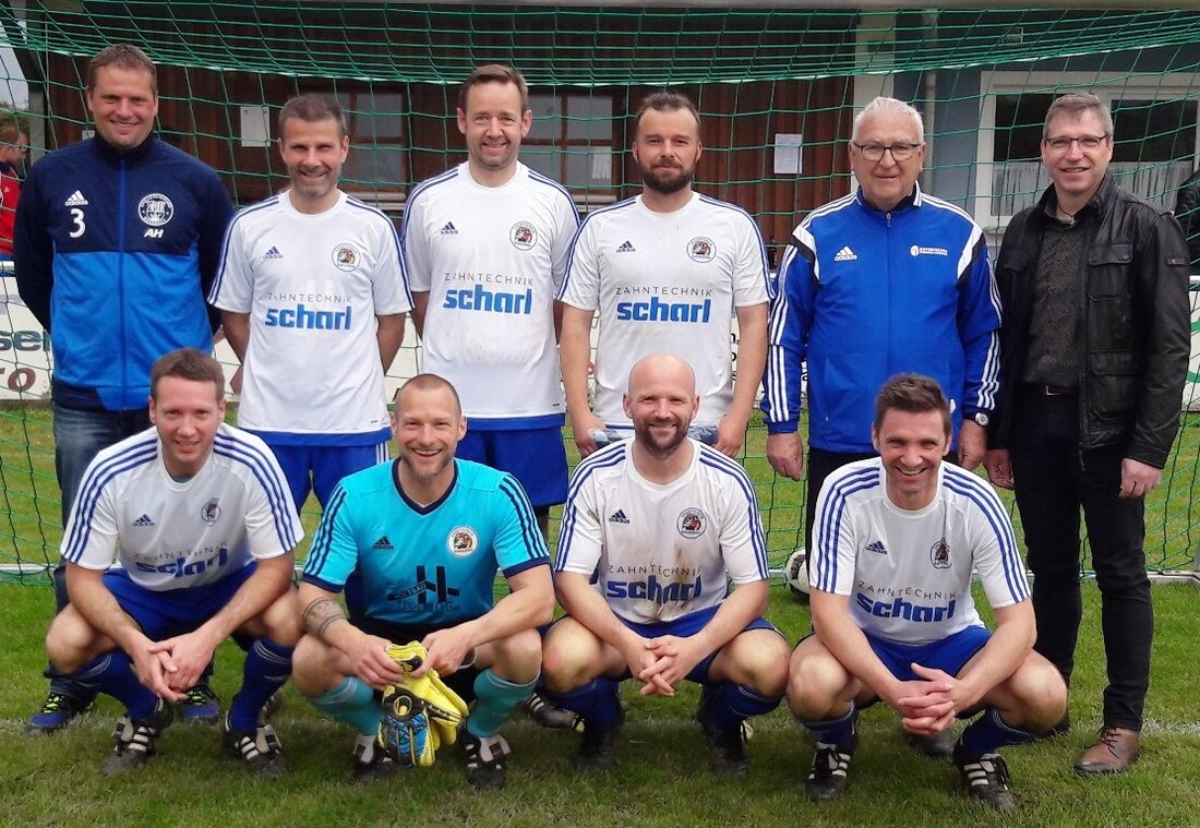 Moosbach. Am Samstag spielten acht Seniorenteams aus dem Kreis Amberg/Weiden um den Ü40-Cup. Bei der bayernweiten Turnierserie findet hierbei in jedem Fußballkreis ein Turnier statt. Auf der Sportanlage der SpVgg [&hellip;]