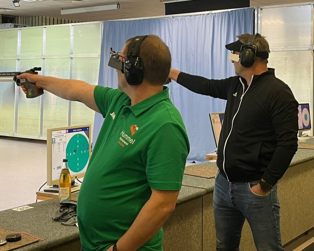 Kastl. Die Luftpistolenschützen aus Kastl bleiben in der Bayernliga Nord/Ost ungeschlagen. Im Landesleistungszentrum bezwangen sie Eintracht Riekofen mit 4 zu 1 und Adelsburg Oberweiling mit 5 zu 0.