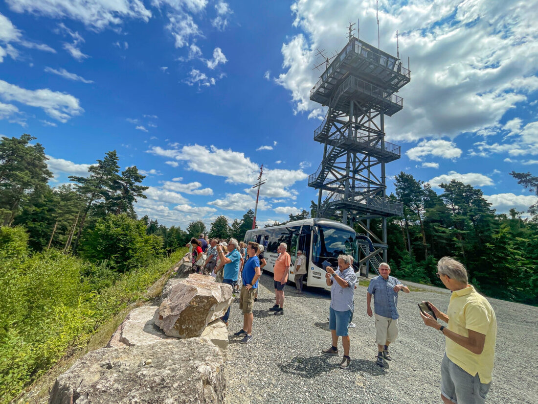 Grafenwöhr/Kemnath. Ein außergewöhnlicher und informativer Tagesausflug führte über 50 Mitglieder des Mitarbeiter- und Pensionärsvereins Siemens Kemnath auf den sonst für die Öffentlichkeit unzugänglichen Truppenübungsplatz Grafenwöhr. 