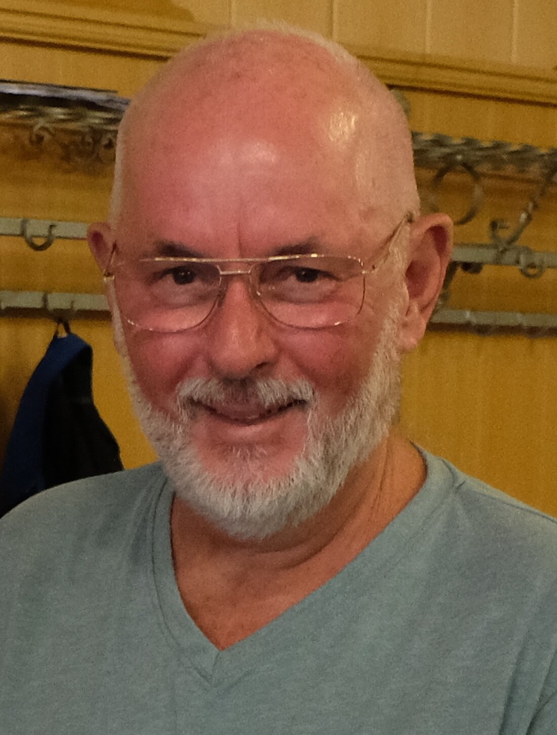 Floß. Marktarchivar Sigi Schuller feierte seinen 70. Geburtstag und wurde von vielen Gratulanten aus dem gesellschaftlichen und politischen Leben geehrt. Schuller, ein leidenschaftlicher Sozialdemokrat, widmet sich der Geschichte Floß', führt durch die KZ-Gedenkstätte und dokumentiert die Natur mit Bildern.