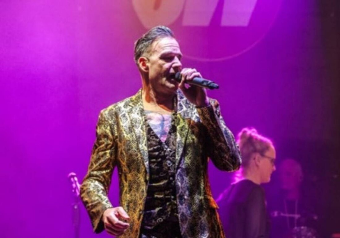 Thierstein.
Burgsommer Thierstein präsentiert in Thierstein, Burgruine Thierstein, Sir Williams, eine energiegeladene Tribute-Show zu Robbie Williams.
Das Event findet am 5. September 2026 um 20.00 Uhr statt und ein Ticket ist über okticket.de erhältlich.