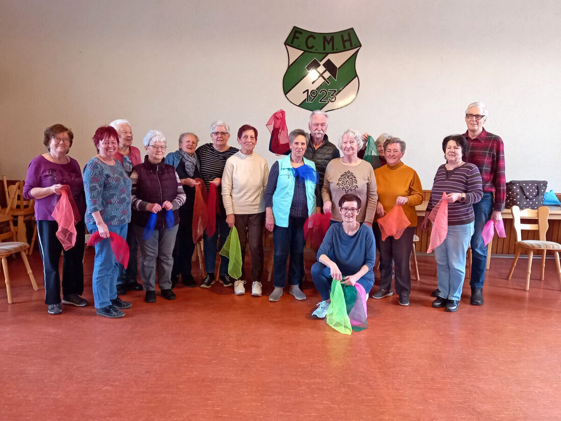 Maxhütte-Haidhof. Die Sitzgymnastik für Senioren startete erfolgreich und plant weitere Termine. Teilnahme ist kostenlos, mit positivem Feedback und geplanter Fortsetzung.