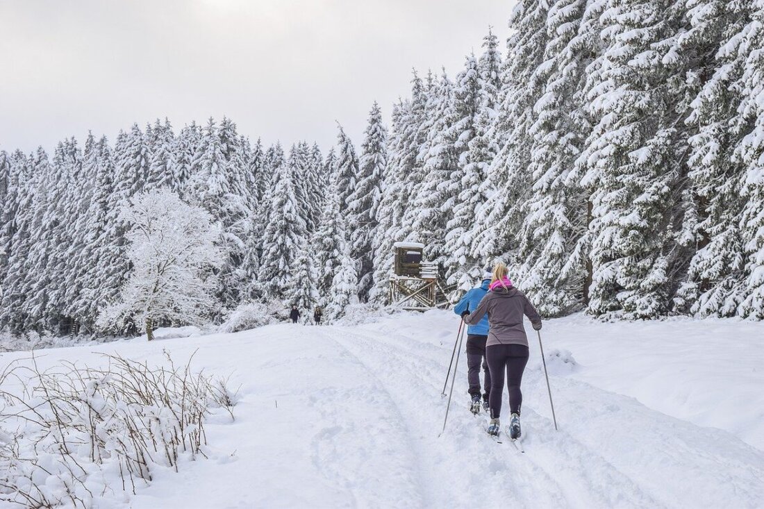 Nordoberpfalz. Ihr wollt Ski fahren oder Langlaufen gehen, wisst aber nicht, wo es gerade möglich ist und welche Regelungen gelten? Kein Problem, denn wir haben hier für euch die aktuell geöffneten Skilifte und Langlaufloipen zusammengesucht.