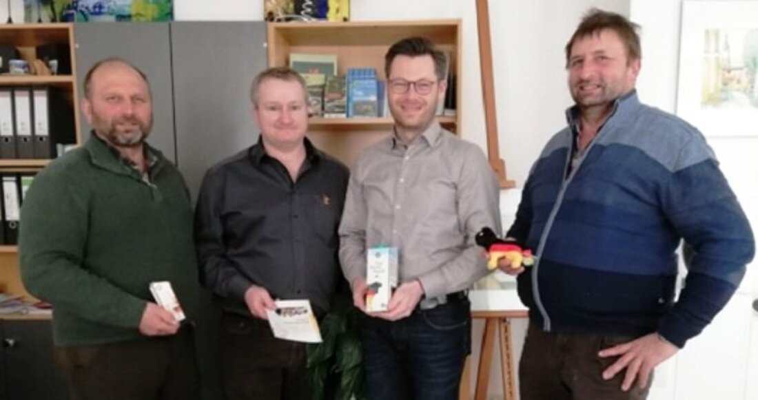 Weiden. Der Bundesverband Deutscher Milchviehalte (BDM) Kreisverband Neustadt zu Besuch bei Christoph Skutella. Dabei sprachen sie über Artenschutz und den Milchmarkt. Artenschutz und Milchmarkt waren Themen die Hubert Meiler, Werner Reinl, [&hellip;]