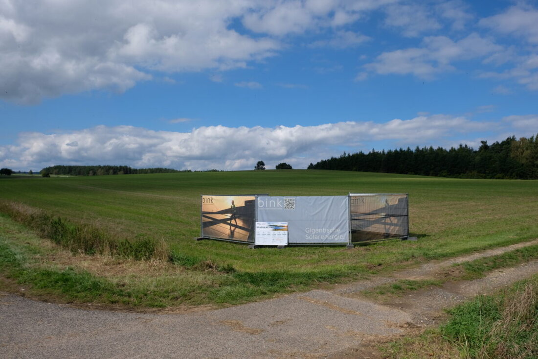 Kirchenthumbach. Mit dem Spatenstich für den Solarpark Metzenhof setzt die Gemeinde ihren Kurs eines dosierten Ausbaus fort: der fünfte und vorerst letzte Solarpark liefert künftig rund fünf Millionen Kilowattstunden Strom.