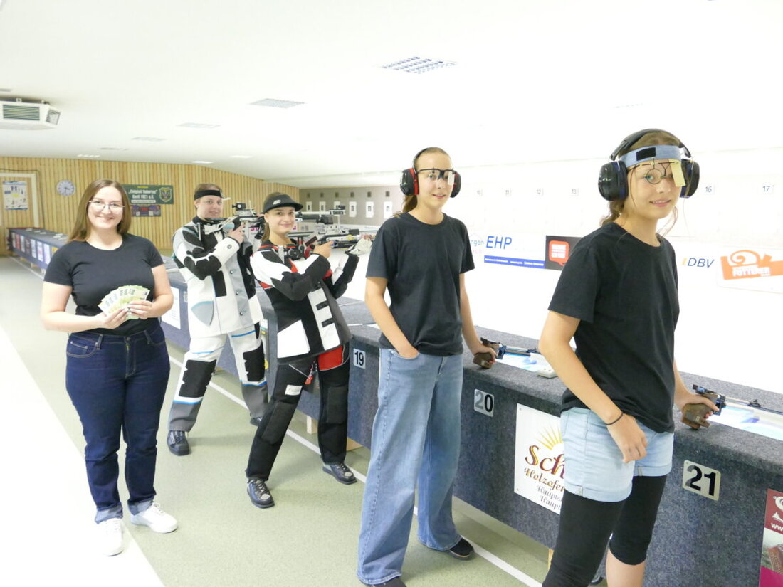 Kastl. Die Kastler Sportschützen sammelten 750 Euro für krebskranke Kinder beim Benefizschießen des Oberpfälzer Schützenbundes. 