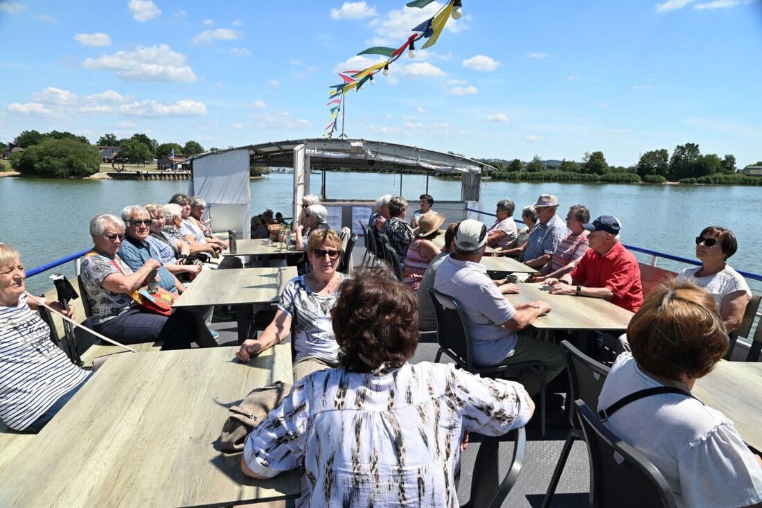 Oberviechtach. Bei Sommerwetter erkundete die AWO Oberviechtach den Altmühlsee bei einer Schifffahrt ab 14 Uhr und genoss den Blick auf die Vogelinsel. Nächster Ausflug am Sonntag, 5. Juli, zum GEO-Zentrum und nach Bärnau-Tachov.