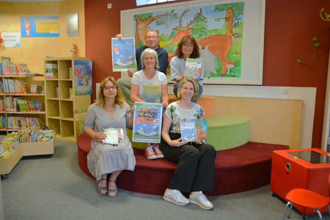 Teublitz. Vom 1. August bis 15. September 2025 lädt die Stadtbücherei zum Sommerferien-Leseclub ein, mit exklusivem Lesefutter und Preisen. Mit drei Stempeln im Sommer-Journal nehmen Kinder und Jugendliche an einer Verlosung teil.