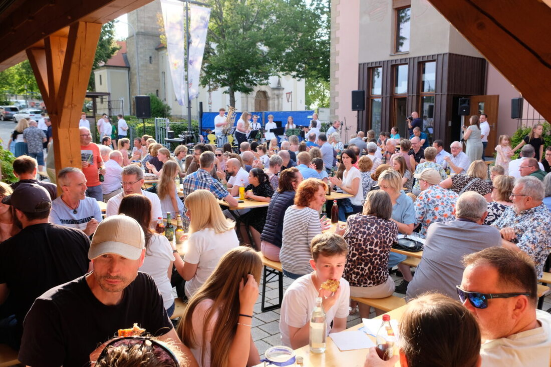 Eschenbach. Ein musikalischer Sommernachtstraum krönte das Sommerfest der Musikschule im Vierstädtedreieck: 85 Mitwirkende boten von Klassik bis Pop an drei Spielorten ein stimmungsvolles Programm für zahlreiche Besucher.