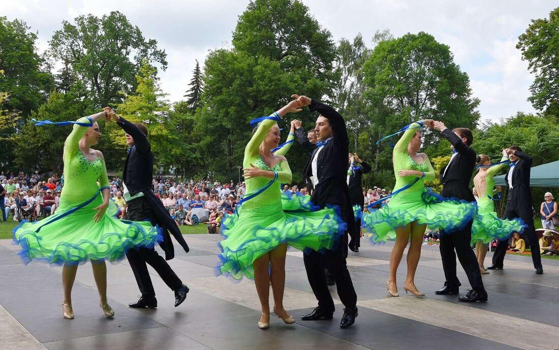 Weiden. Einen bunten Strauß von Shows aus aller Welt, von beschwingtem Rock´n Roll über donnernden Stepptanz und coolen Hip Hop bis hin zu eleganten Standardtänzen, erlebten die Gäste am Sonntag [&hellip;]