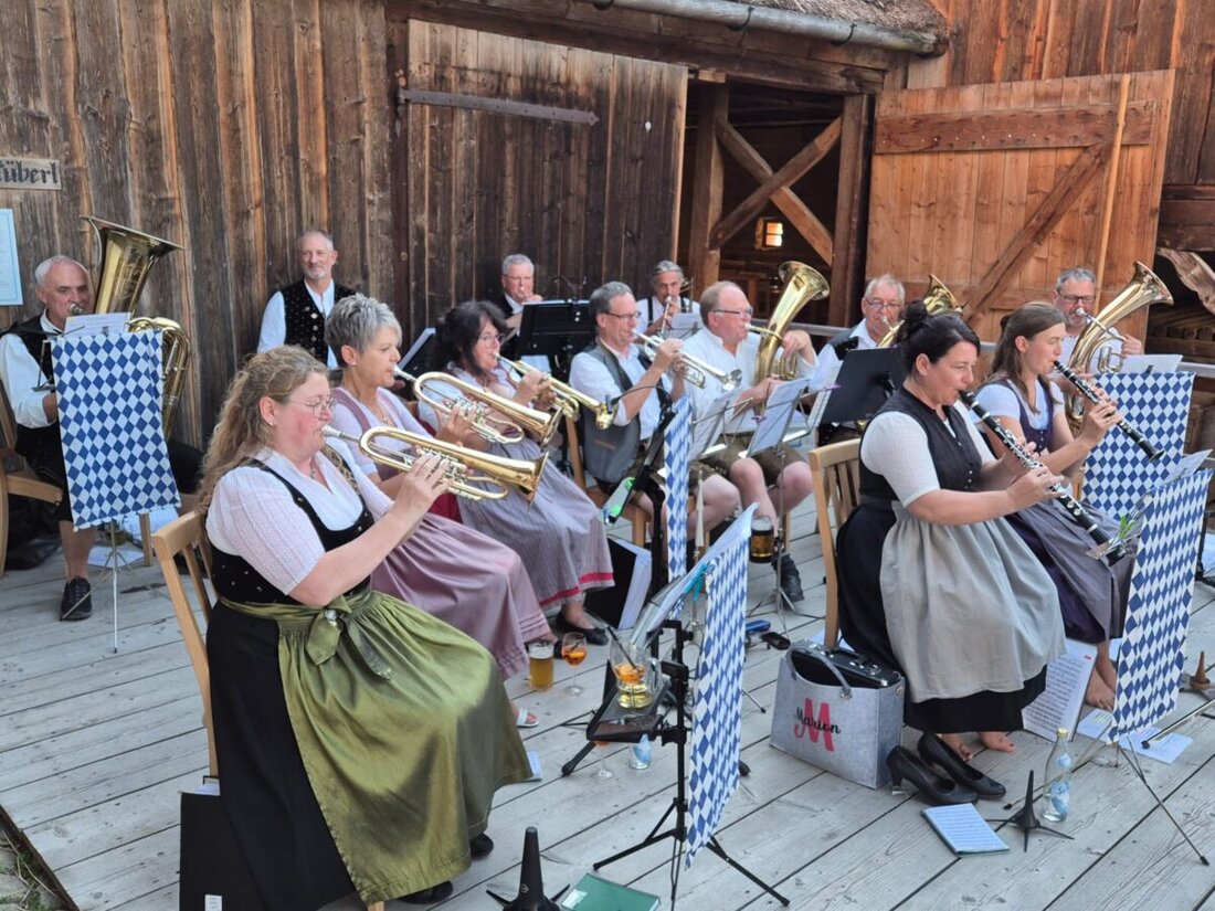 Guteneck. Schloss Guteneck lädt am 16. August 2026 zur Sommerserenade in den historischen Innenhof ein, gestaltet von den Musikern des Naabtal Echos aus Nabburg. Beginn ist um 18.30 Uhr, Einlass ab 17.30 Uhr, Eintritt ist frei.