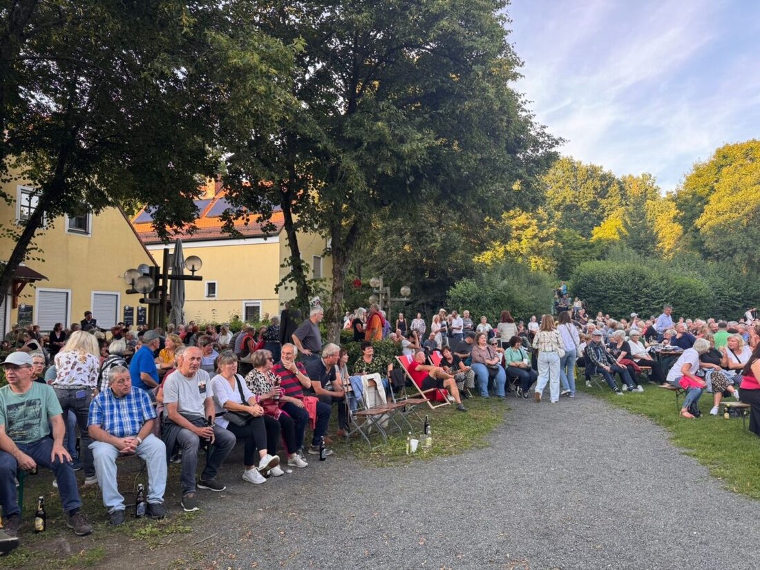Neustadt/WN. Die Sommerserenaden kehren 2026 in die Freizeitanlage zurück: jeden Donnerstag Livemusik, Eintritt frei. Ab Juni bis August sorgen Bands für Stimmung; die Bewirtung übernimmt Adrian Kuhlemann.