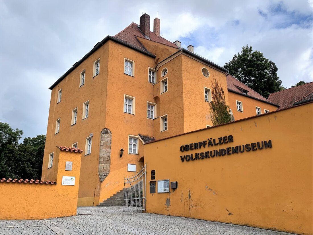 Burglengenfeld. Das Oberpfälzer Volkskundemuseum eröffnet am Donnerstag, 9. Juli 2026, um 19 Uhr die Sonderausstellung „Das Leben ist (k)ein Spiel“ über die Kultur von Brett-, Karten- und Gesellschaftsspielen.