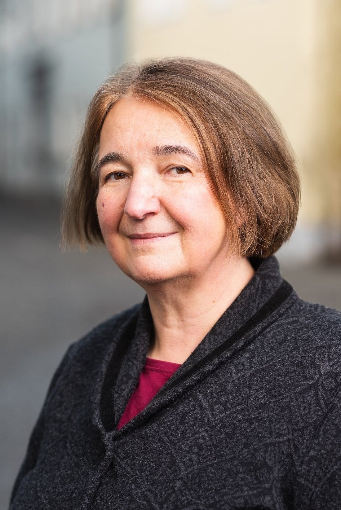 Weiden. Sonja Schuhmacher sorgte am Rande der Stadtratssitzung am Montag für Aufregung, weil sie sich erneut weigerte eine Maske zu tragen. Am Ende muss sogar die Polizei einschreiten.  Sonja Schuhmacher [&hellip;]