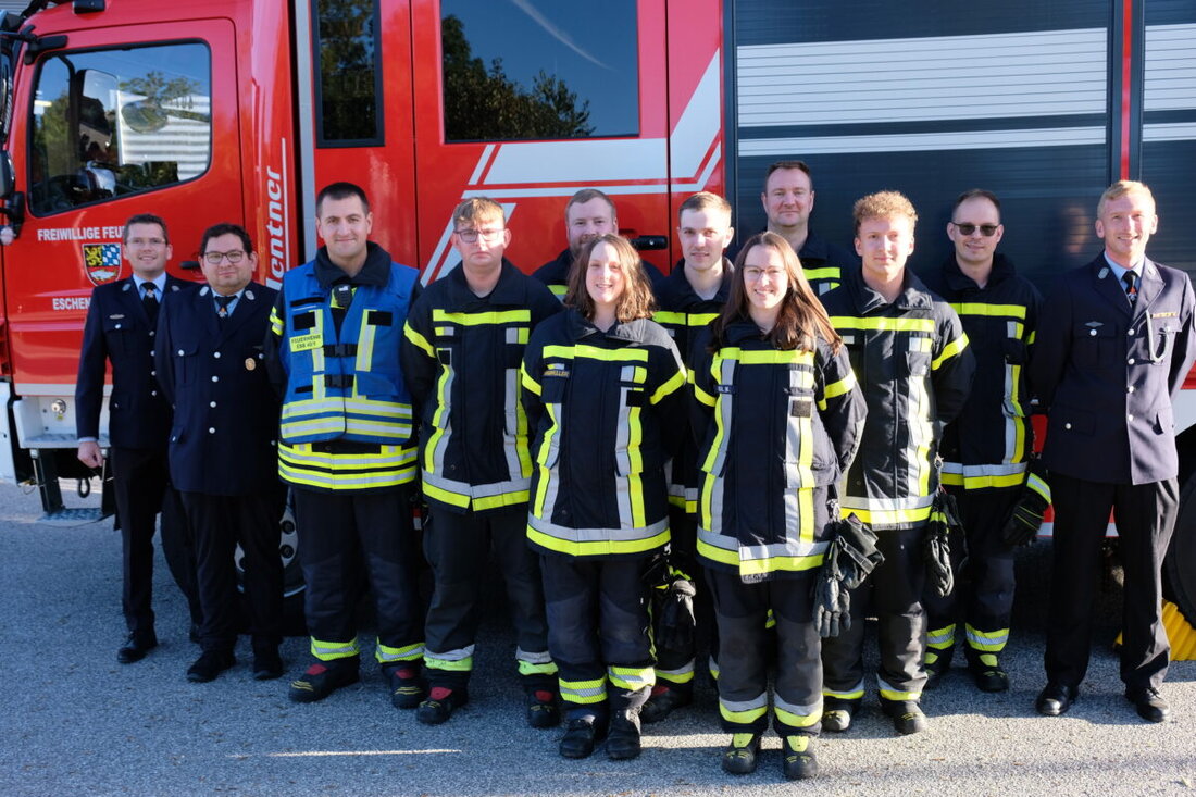 Eschenbach. Mit einer souveränen Vorstellung hat die Feuerwehr Eschenbach bei ihrer 69. Leistungsprüfung überzeugt. Bürgermeister Marcus Gradl und die Kreisfeuerwehrführung würdigten Teamgeist, Präzision und Ehrenamt.