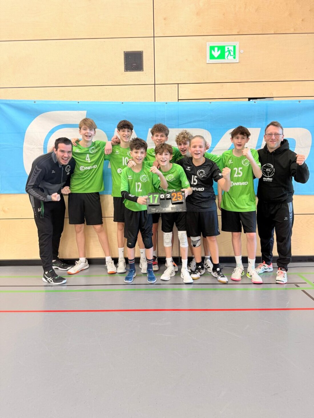 Amberg. Die Oberpfalzmeisterschaften im Volleyball der U 16 fanden in Amberg und Schwandorf statt. Beide Gastgeber gewannen souverän ohne Satzverlust. Die Nordbayerische steigt am 28. Februar und 1. März 2026.