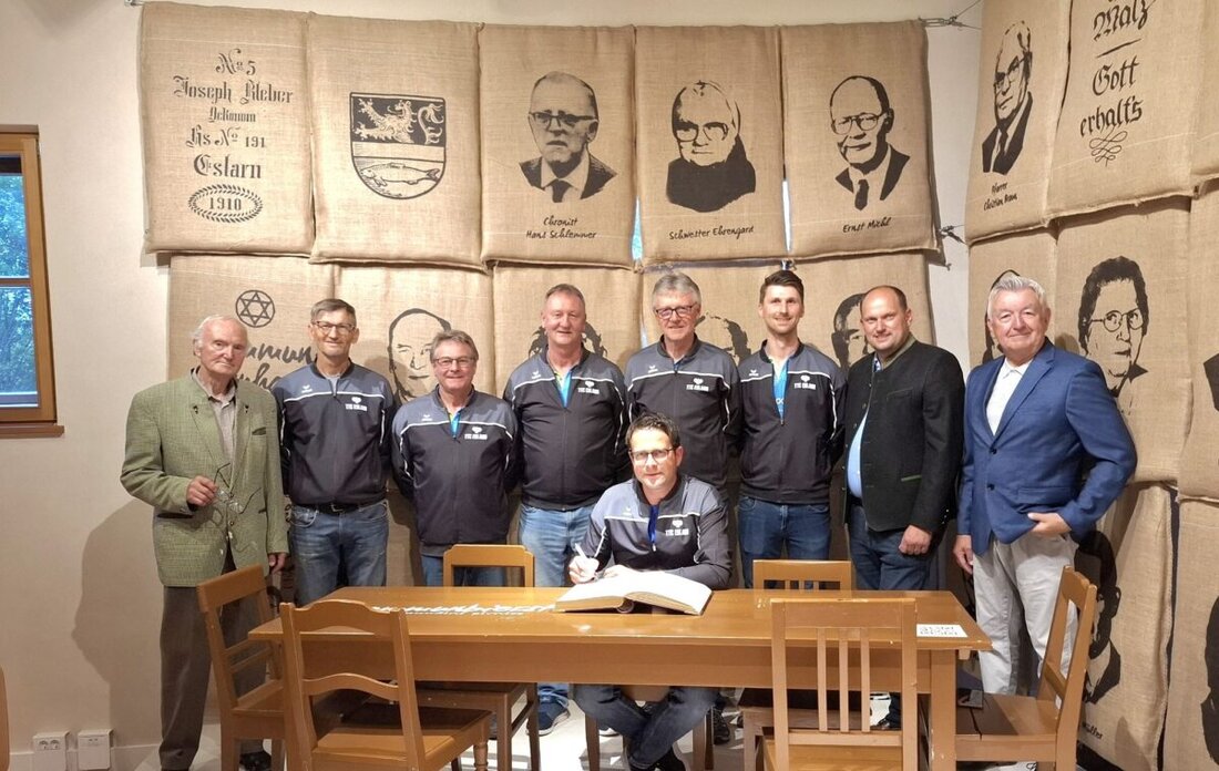 Eslarn. Der TTC Eslarn krönt eine starke Saison mit dem Meistertitel in der Bezirksklasse und dem Aufstieg in die Bezirksliga. Nach einer Serie ohne Niederlage und nur einem Remis folgt der Eintrag ins Goldene Buch.
