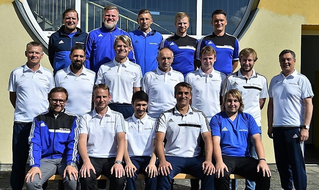 Weiden. Mit vielen neuen Trainern und geänderten Aufgabenbereichen für die etablierten Coaches geht das Nachwuchsleistungszentrum (NLZ) des Fußball-Bayernligisten SpVgg SV Weiden in die Saison 2017/18.  Darunter mit Andreas Scheler der [&hellip;]