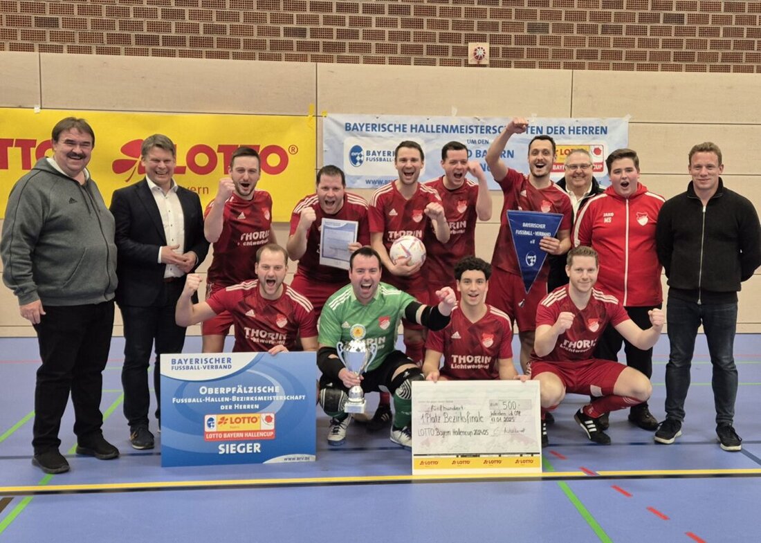 Die SpVgg Pfreimd gewann die Futsal-Bezirksmeisterschaft Herren durch einen 2:0-Sieg gegen den VfB Rothenstadt und qualifizierte sich für die Bayerische Hallenmeisterschaft in Erlangen.
