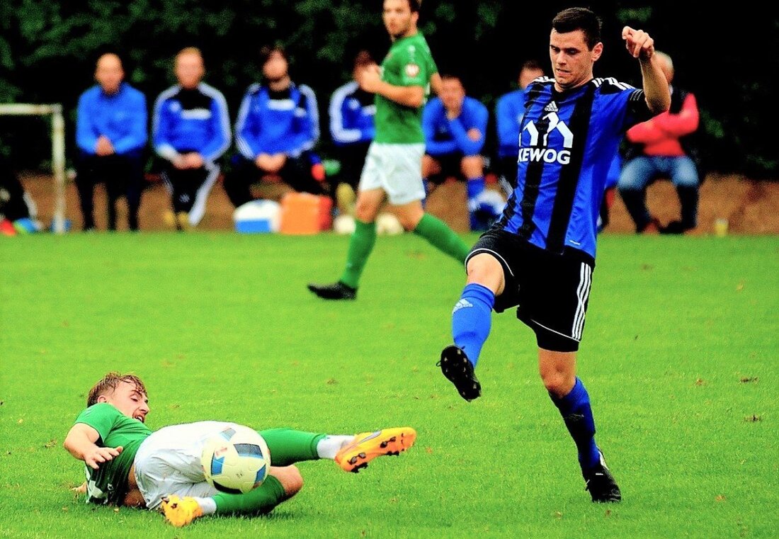 Weiden. Tiefes Durchatmen bei den Bayernliga-Fußballern der SpVgg SV Weiden: Sie haben am Samstag ihre Talfahrt vorerst gestoppt und sich ein kleines Polster zu den Abstiegsrängen erarbeitet. Von Stephan Landgraf [&hellip;]