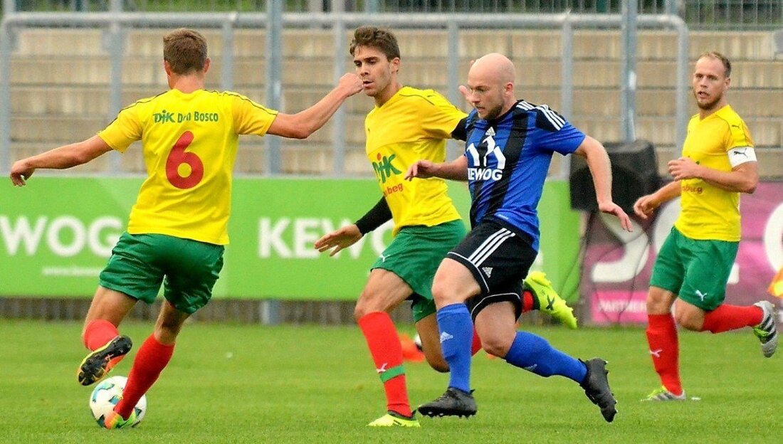 Weiden. Lange Gesichter am Weidener Wasserwerk: Die Bayernliga-Fußballer der SpVgg SV Weiden sind am Freitagabend nach einem ganz schlechten Auftritt gegen die DJK Don Bosco Bamberg hart auf dem Boden [&hellip;]