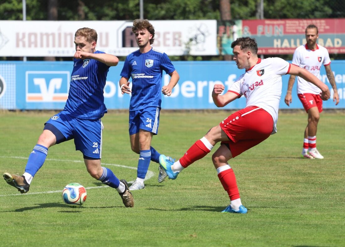 Etzenricht. Beim zweiten Testspiel verliert der SV Etzenricht am heißen Samstagvormittag knapp mit eins zu zwei gegen die SpVgg Trabitz. Timo Bachmeier und Miroslav Spirek trafen vor der Pause, 85 Zuschauer sahen die Partie.